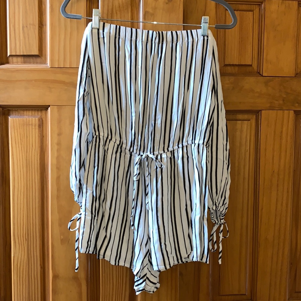 Kendall & Kylie, Off the Shoulder Romper, Size M